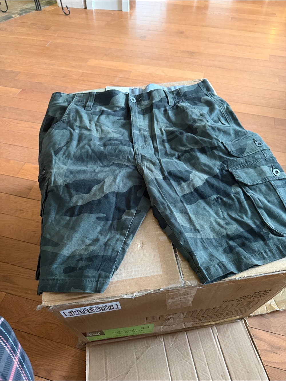 Men's Camouflage Cargo Shorts - Olive Green